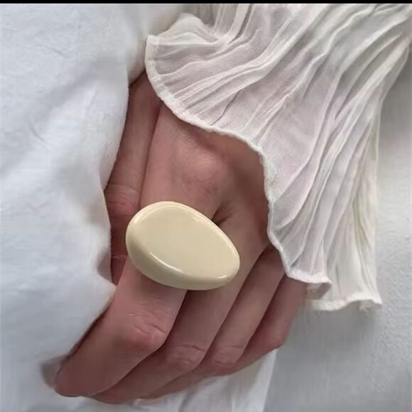New ZARA Geo Mod Almond Shape Ecru Ring - Picture 1 of 11